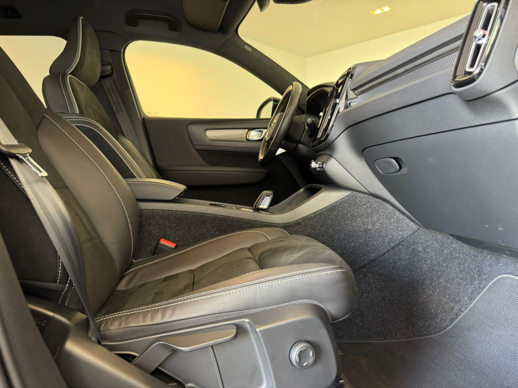 Volvo XC40 1.5 t4 recharge r-design black edition