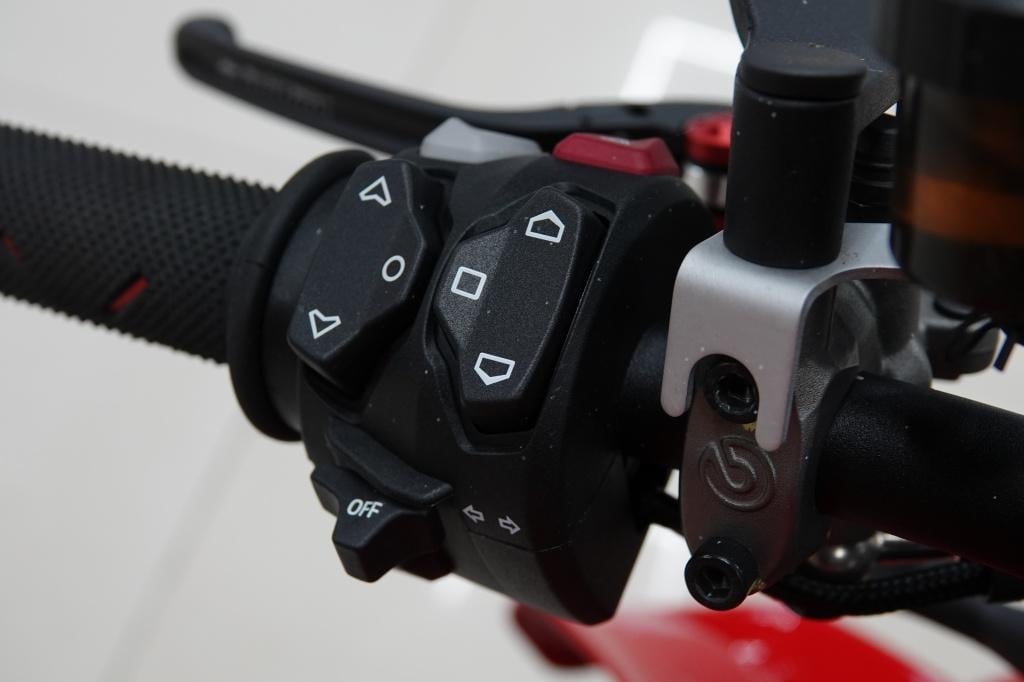 Ducati Streetfighter tour v4 s | akrapovic | carbon |