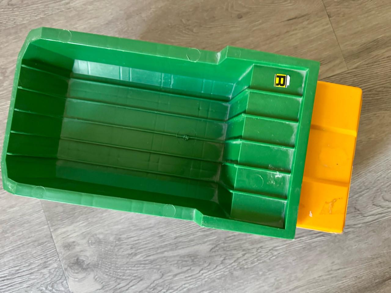 Vintage speelgoed, grote kiepwagen