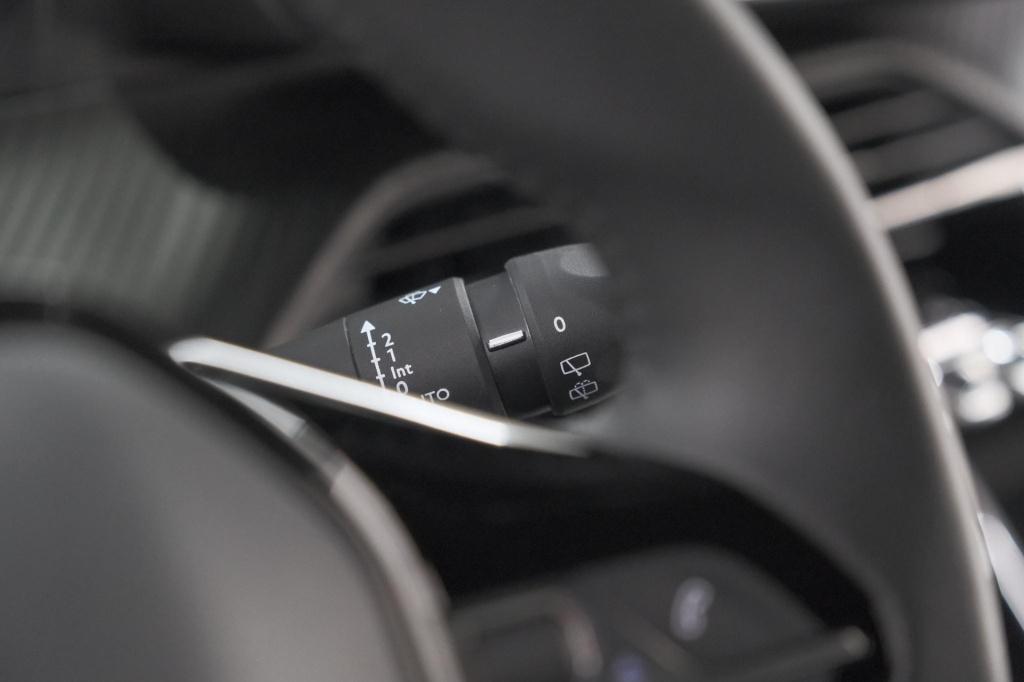 Peugeot 2008 puretech 100 allure | apple carplay | parkeersensoren | climat