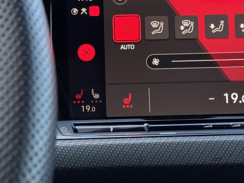 Volkswagen Golf 1.5 etsi r-line 150pk nl-auto + afneembare trekhaak!