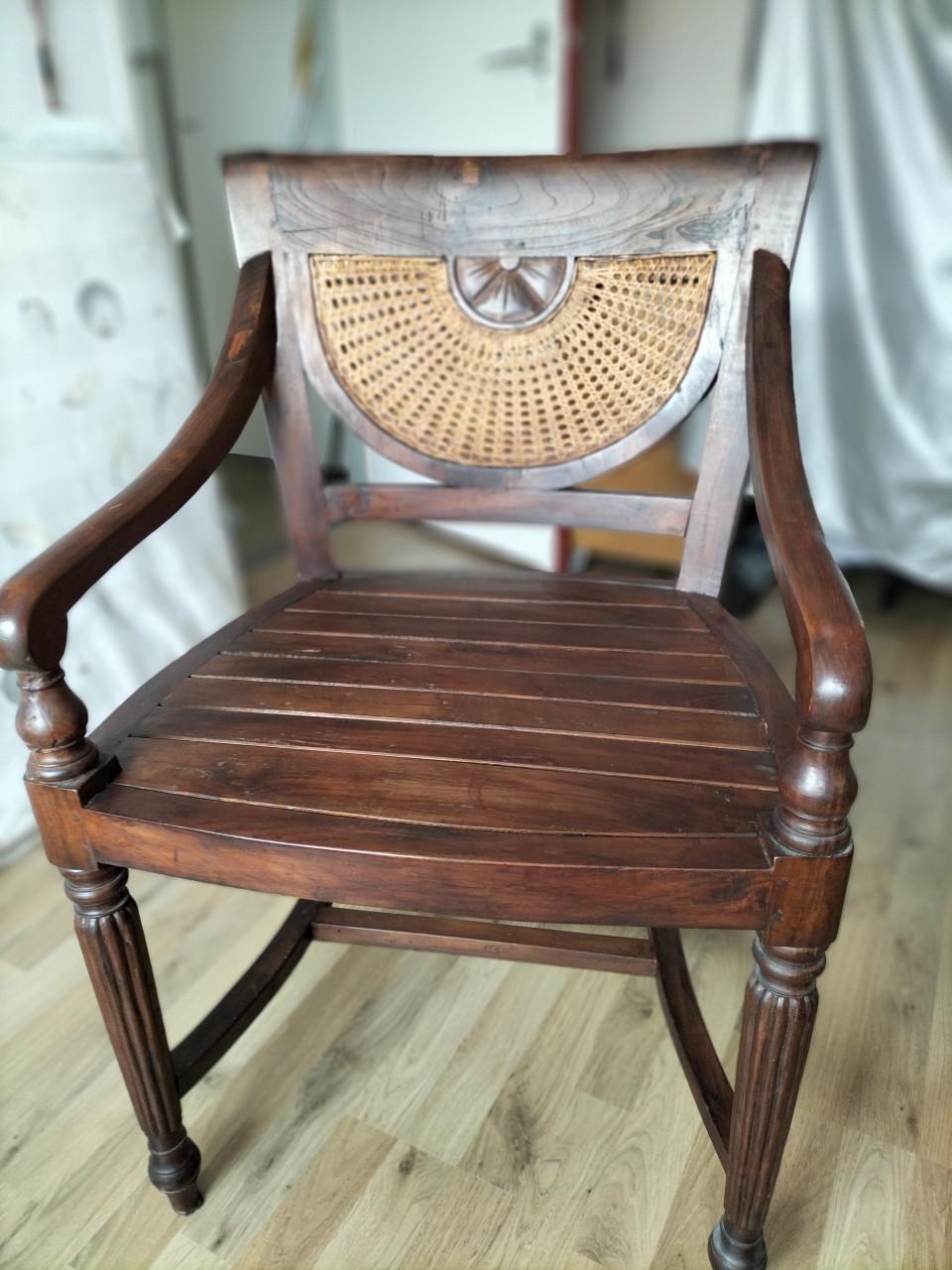 Te koop: 2 leuke Spaans uitziende stoelen