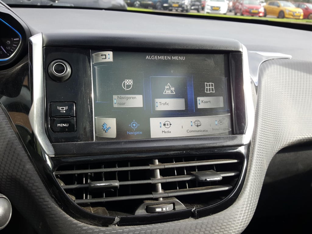 Peugeot 2008 1.6 vti 120pk allure navigatie | trekhaak | cruise & climate c