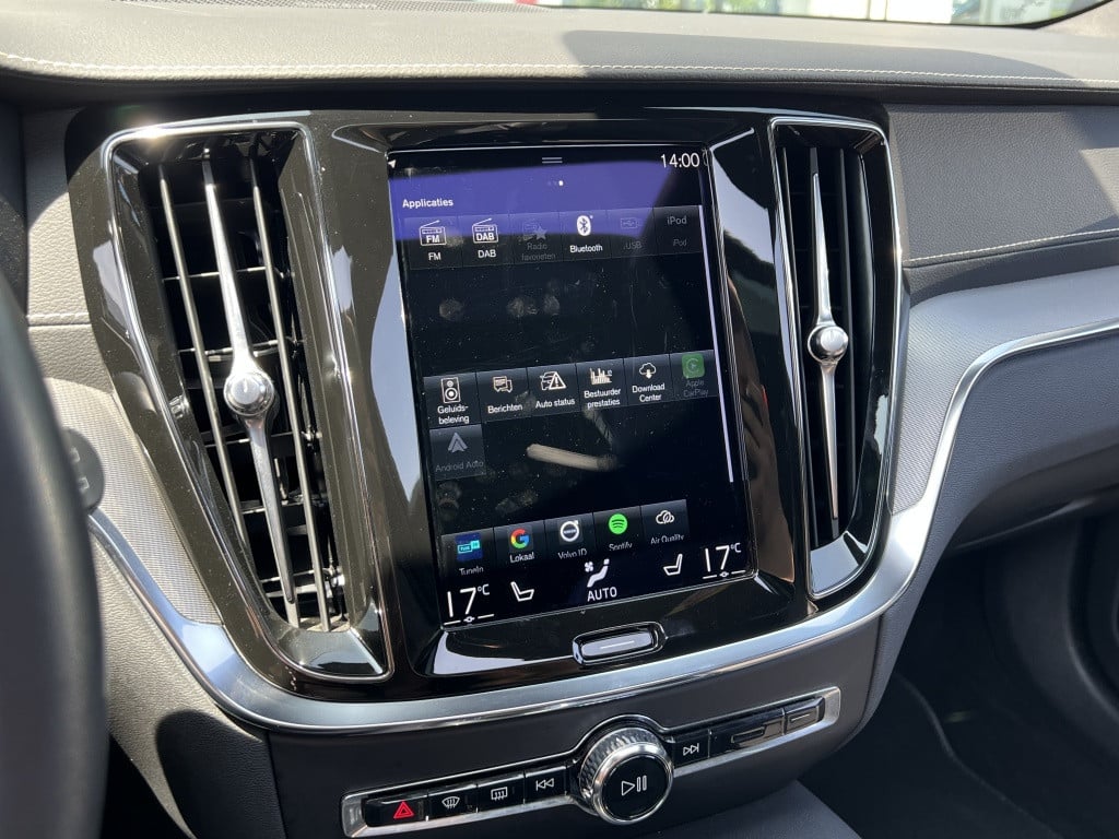 Volvo V60 t6 398pk recharge r-design| panodak| adap.cruise| trekhaak| awd|