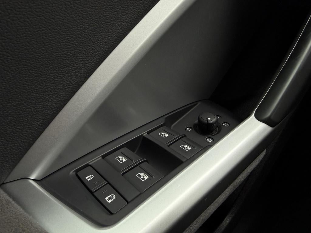 Audi Q3 35 tfsi advance pro line // sline interieur //