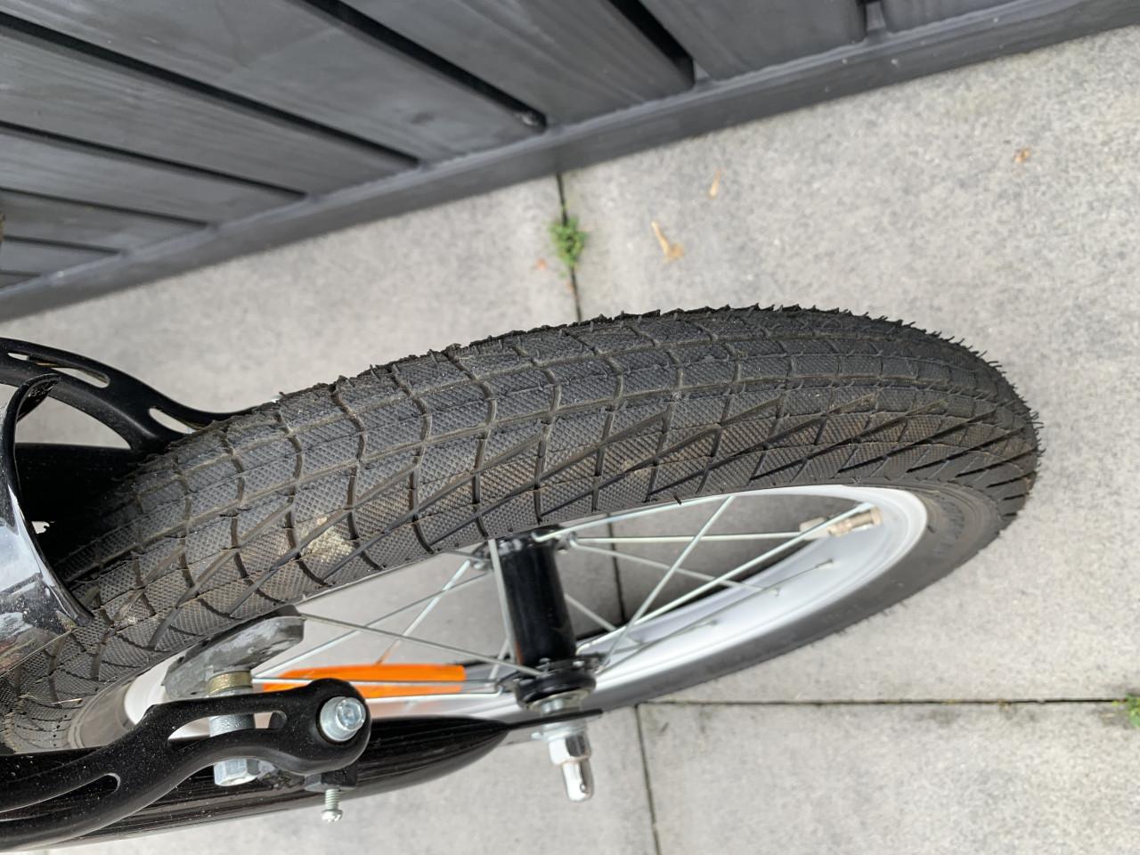 Zwarte stoere 2Cycle BMX Fun kinderfiets van 16 inch