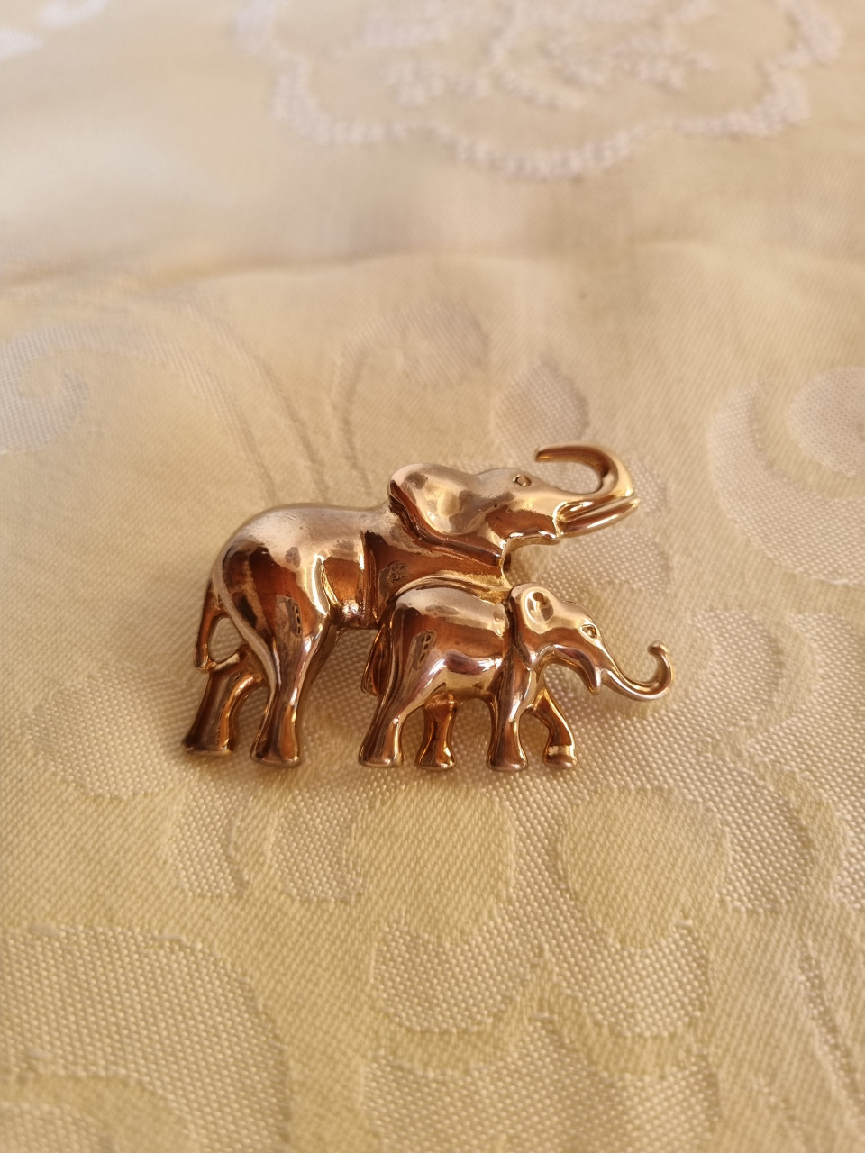Goudkleurige broche olifanten