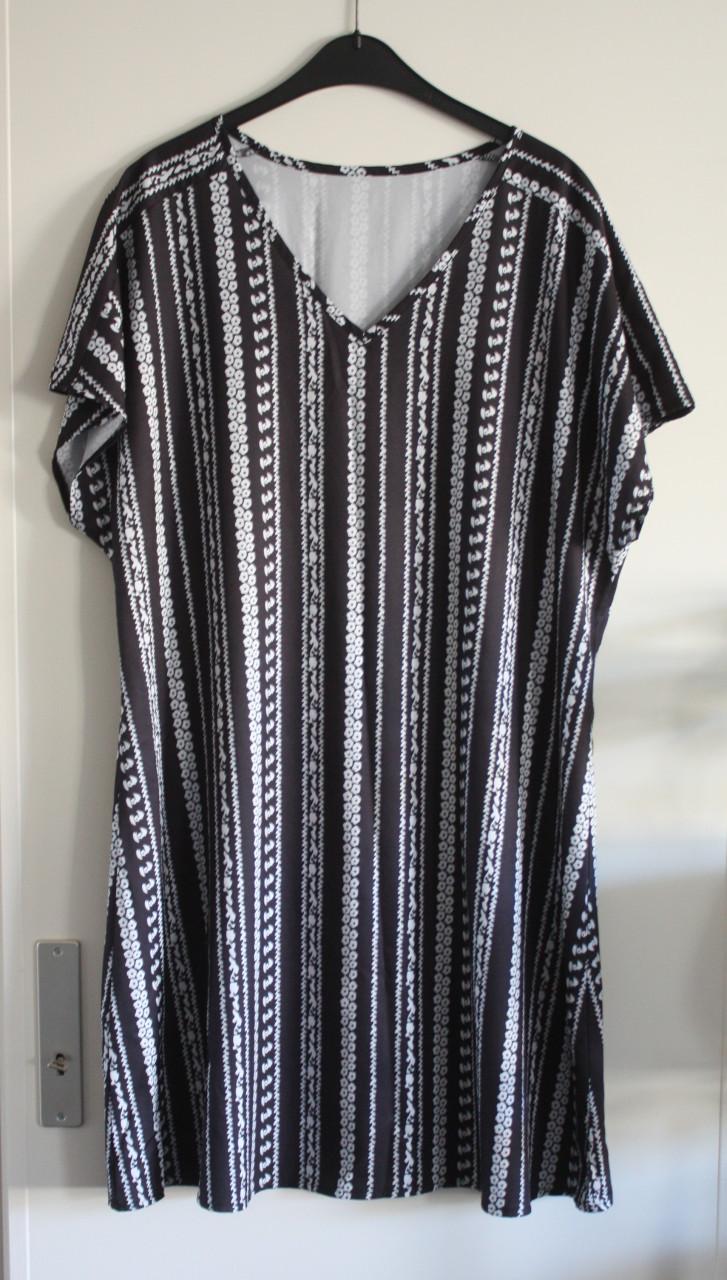 Zwarte witte jurk met witte strepen print maat xxl