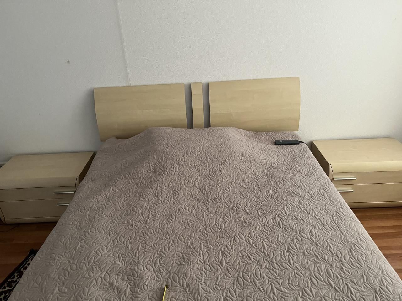 Te koop bed 140x200 + nachtkastjes+kast