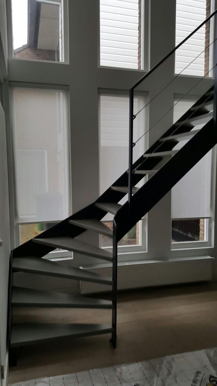 Stalen Kwartslagtrappen op maat – Compact & Stijlvol