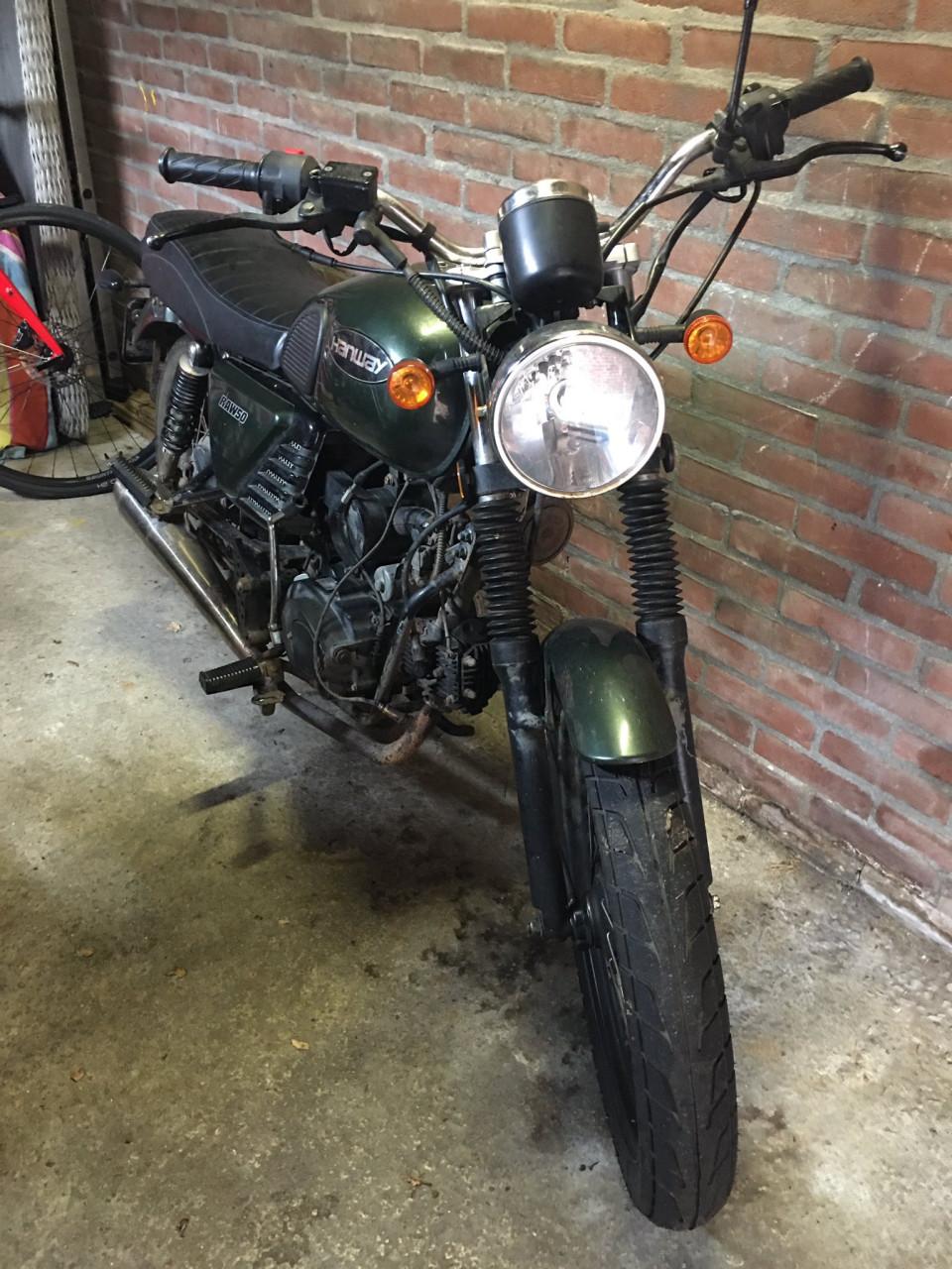 Brommer.Gereserveerd