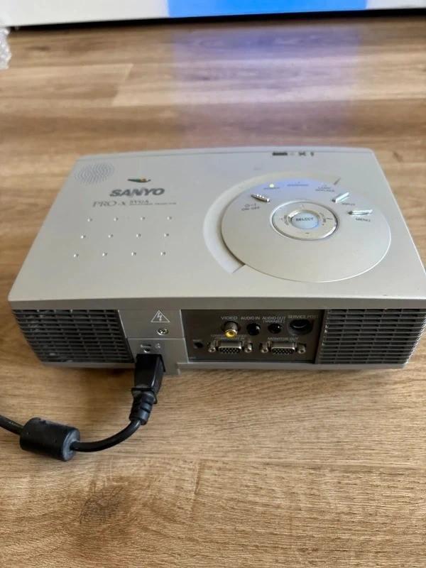 Sanyo SVGA beamer projector PLC-SW35