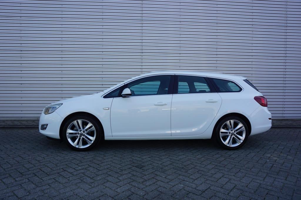 Opel Astra sports tourer 1.4 turbo sport airco / cruise / navi / elektr. ra
