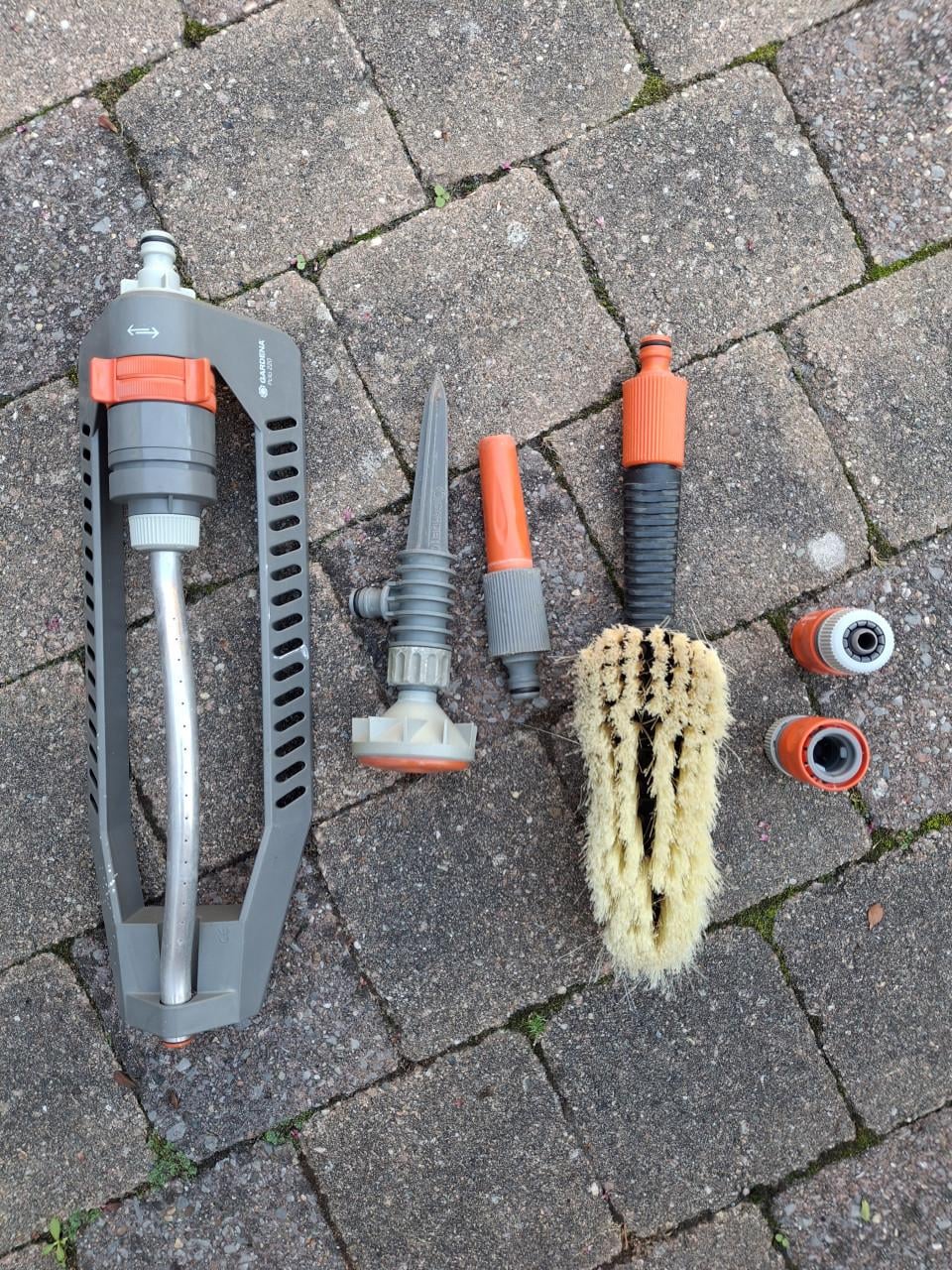 Tuinsproeiers, autowasborstel en koppelstukken