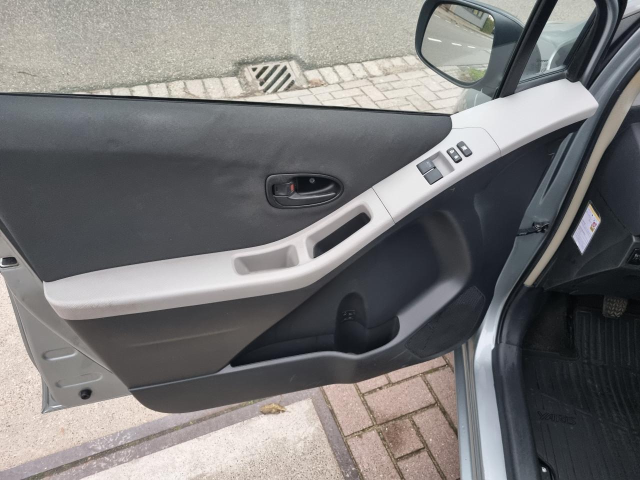 Toyota Yaris 1.0 VVTi Cool