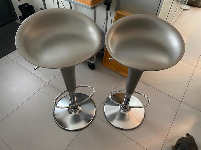 2 design barkrukken  (Magis Bombo)