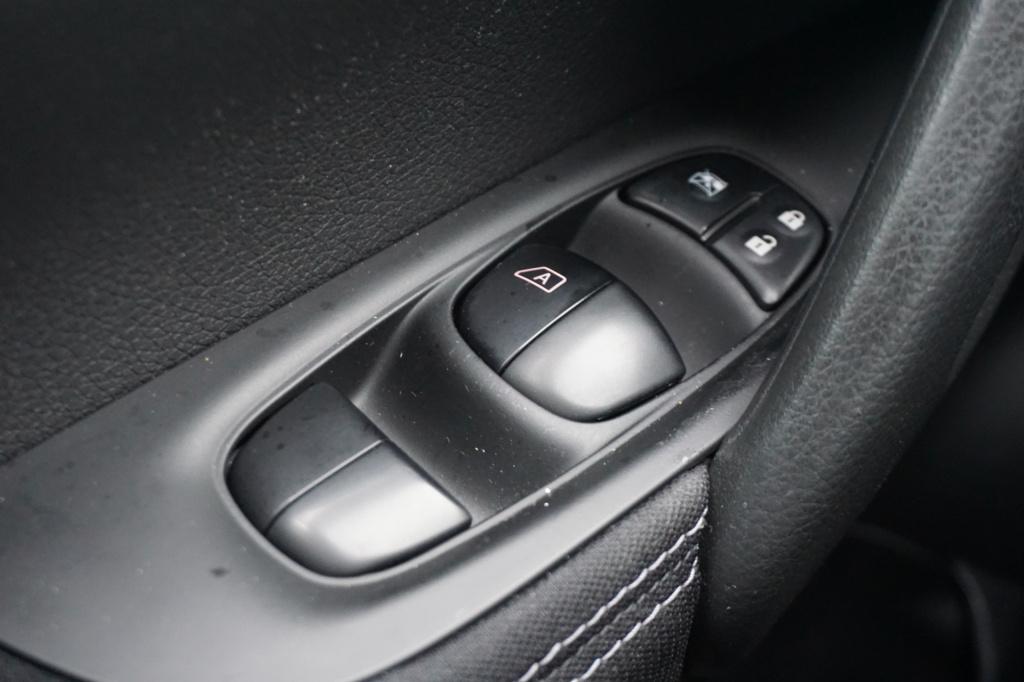 Nissan Qashqai 1.2 n-connecta climate / navi / camera / glazen dak / parkee