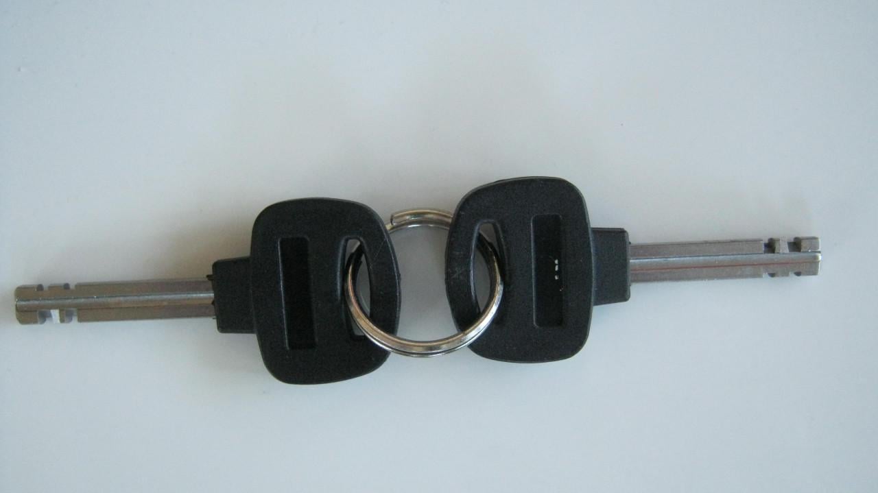 TE KOOP SLOT MET ART KEUR 2X SLEUTEL VOOR 15 EURO