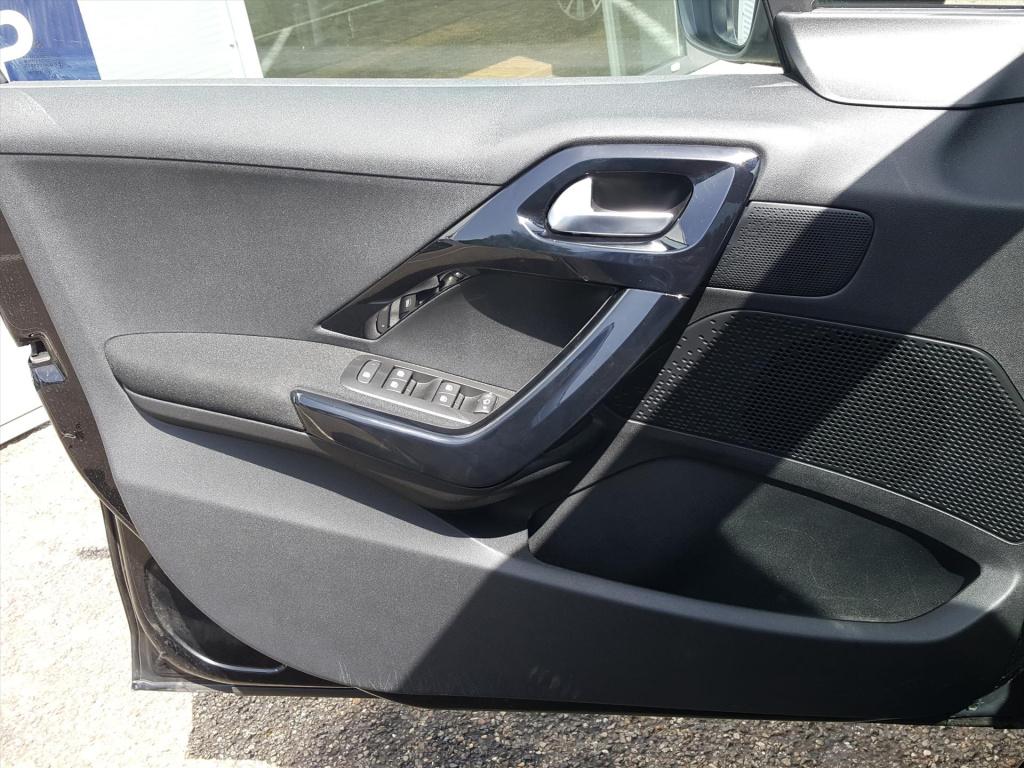 Peugeot 208 blue l. allure 1.5 bluehdi-100pk apple carplay & android auto |