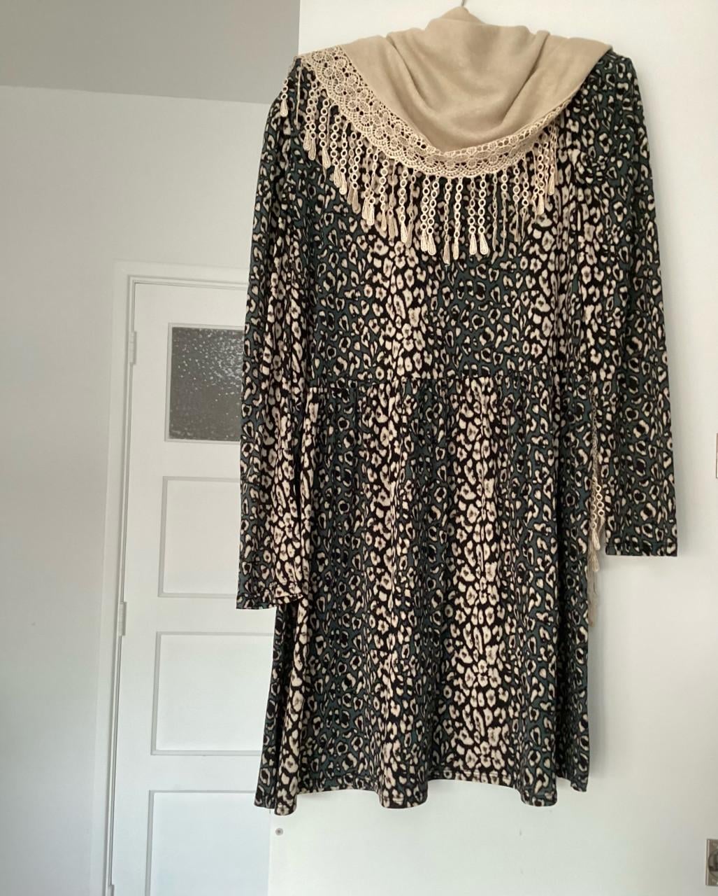 Nieuwe jurk zara met leuke sjaal maat M