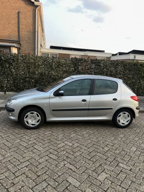 Peugegot 206 1.4 Gentry 2002