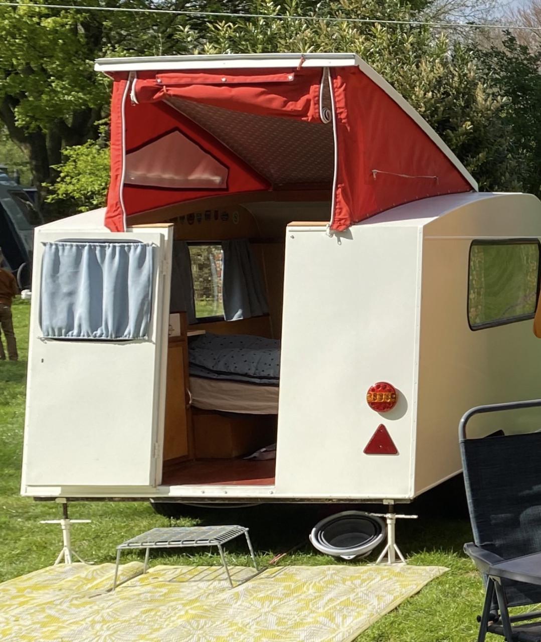 Kip kuiken caravan bouwjaar 1965