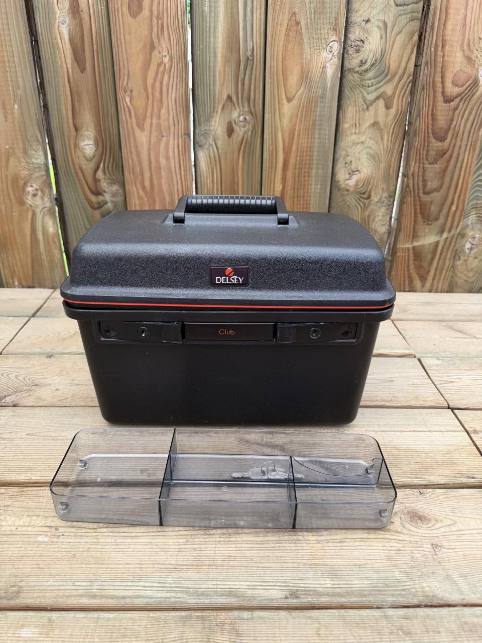 Delsey Club hardcase beautycase zwart met spiegel en slot