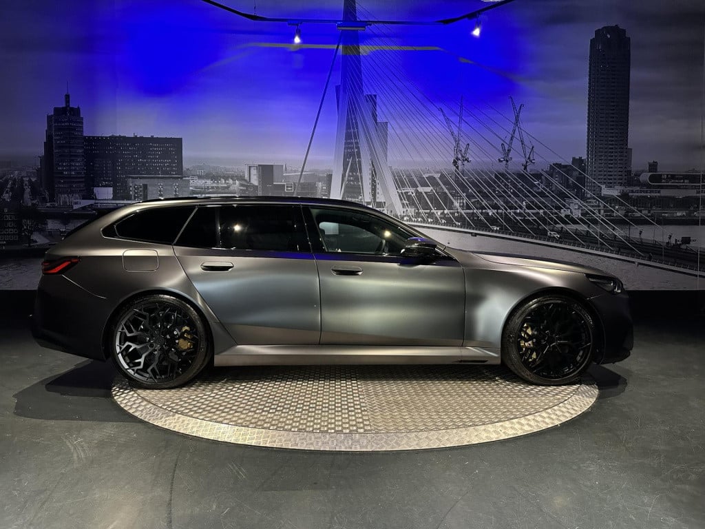 BMW M5 5-serie touring *keramisch*pano*bowers&wilkins*nl*