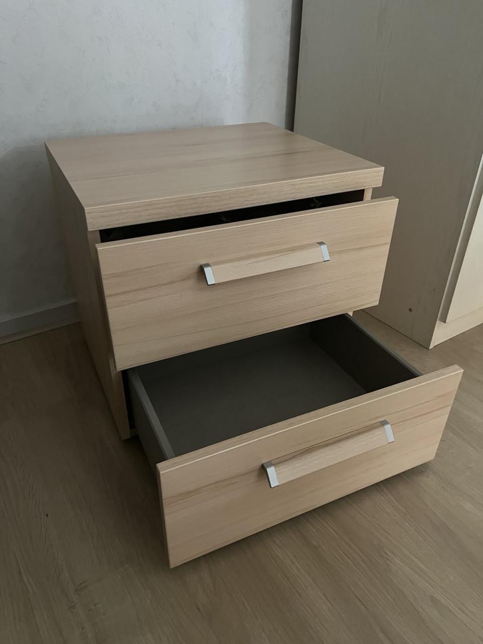 Eiken ledikant+verstelbare lattenbodem. Incl. matras/nachtkastje