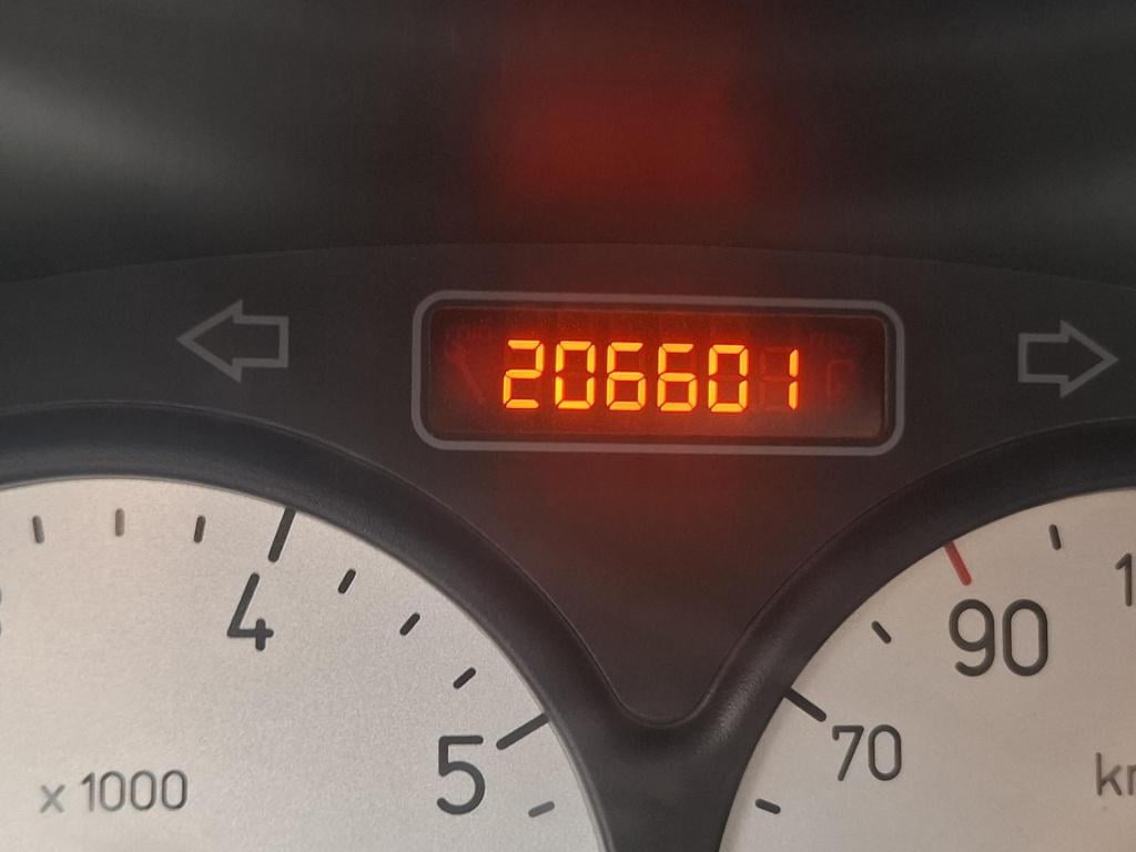 Peugeot 206 1.1 xr nieuwe apk!