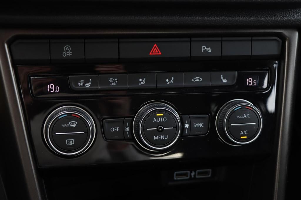 Volkswagen T-roc 1.0 tsi sport 115pk | stoel- en stuurverwarming | adaptive