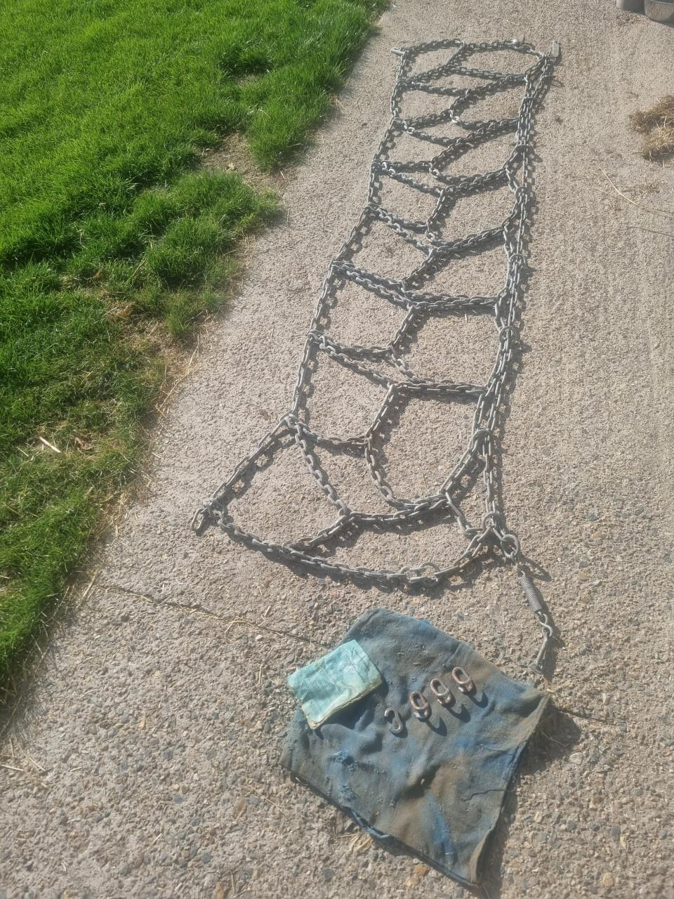 Vrachtwagen sneeuwkettingen