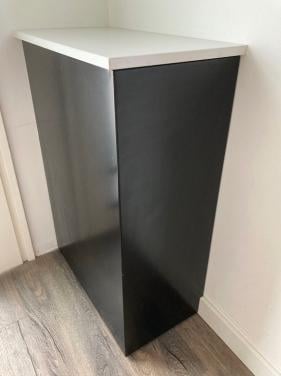 Stalen ombouw/omkasting verdeler vloerverwarming voor in hoek