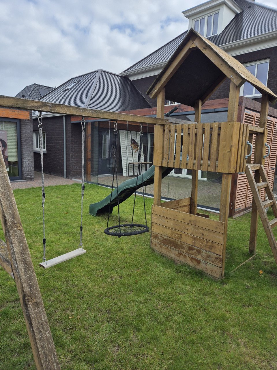 Speelhuis schommel glijbaan speelgoed
