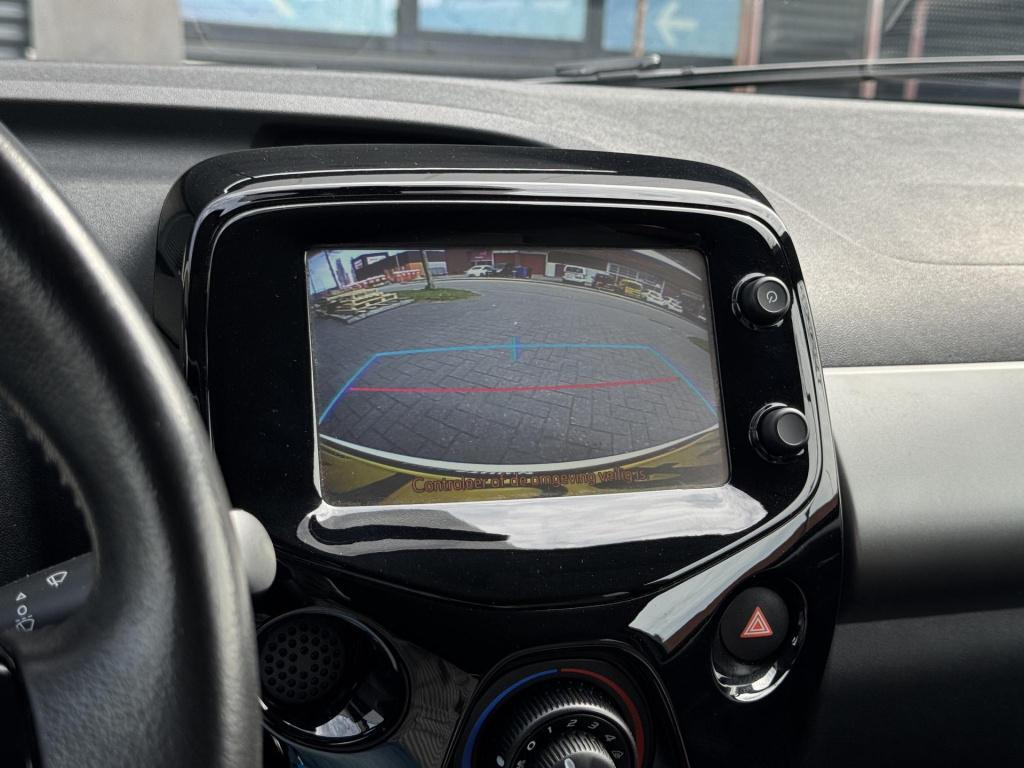 Citroen C1 1.0 e-vti shine navigatie + park. sensor, nl-auto!