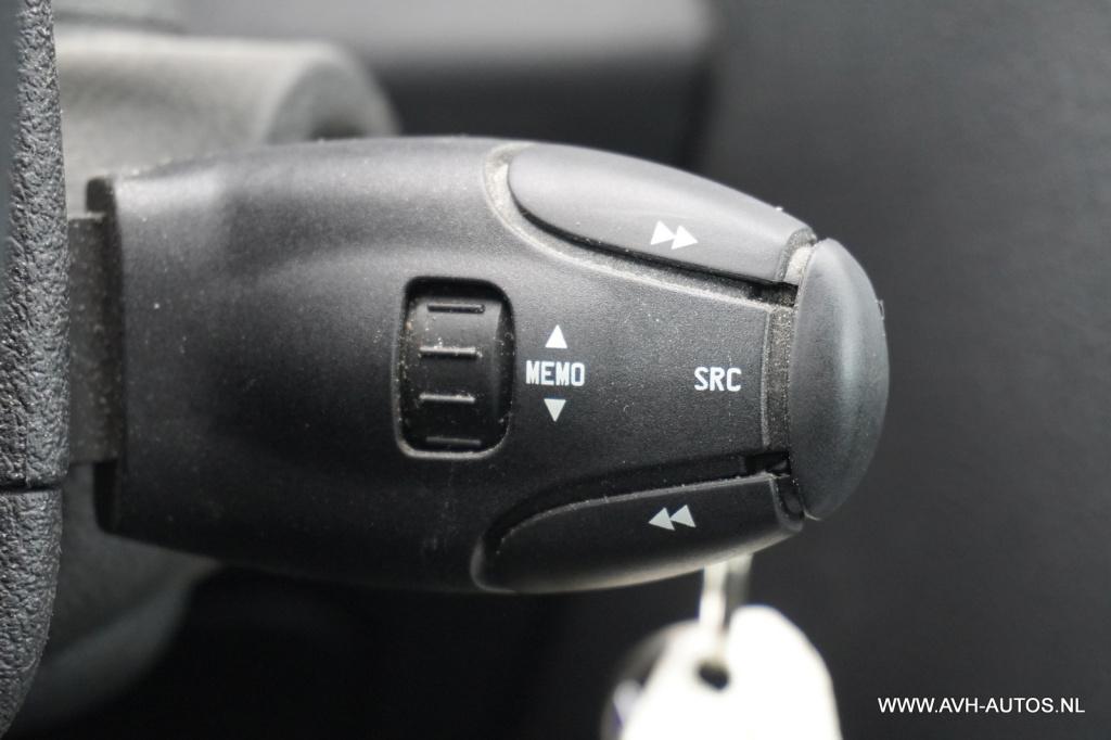 Peugeot 407 coupé 2.2-16v référence