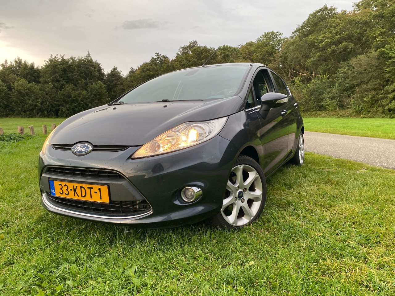 Erg nette Ford Fiësta Titanium 1.6 Ti-vct 5DR slechts 130.000km