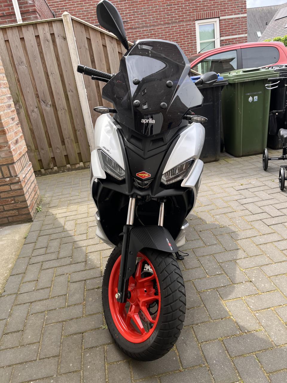 Aprilia SR GT 200 Sport 2024