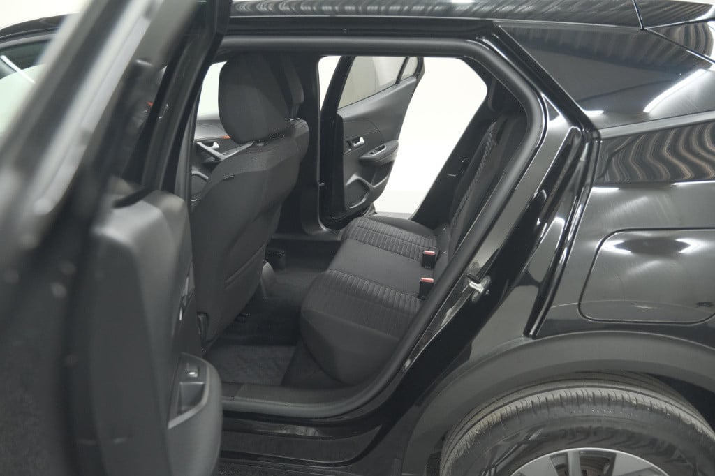 Peugeot 2008 puretech 130 eat8 active pack | parkeersensoren | apple carpla