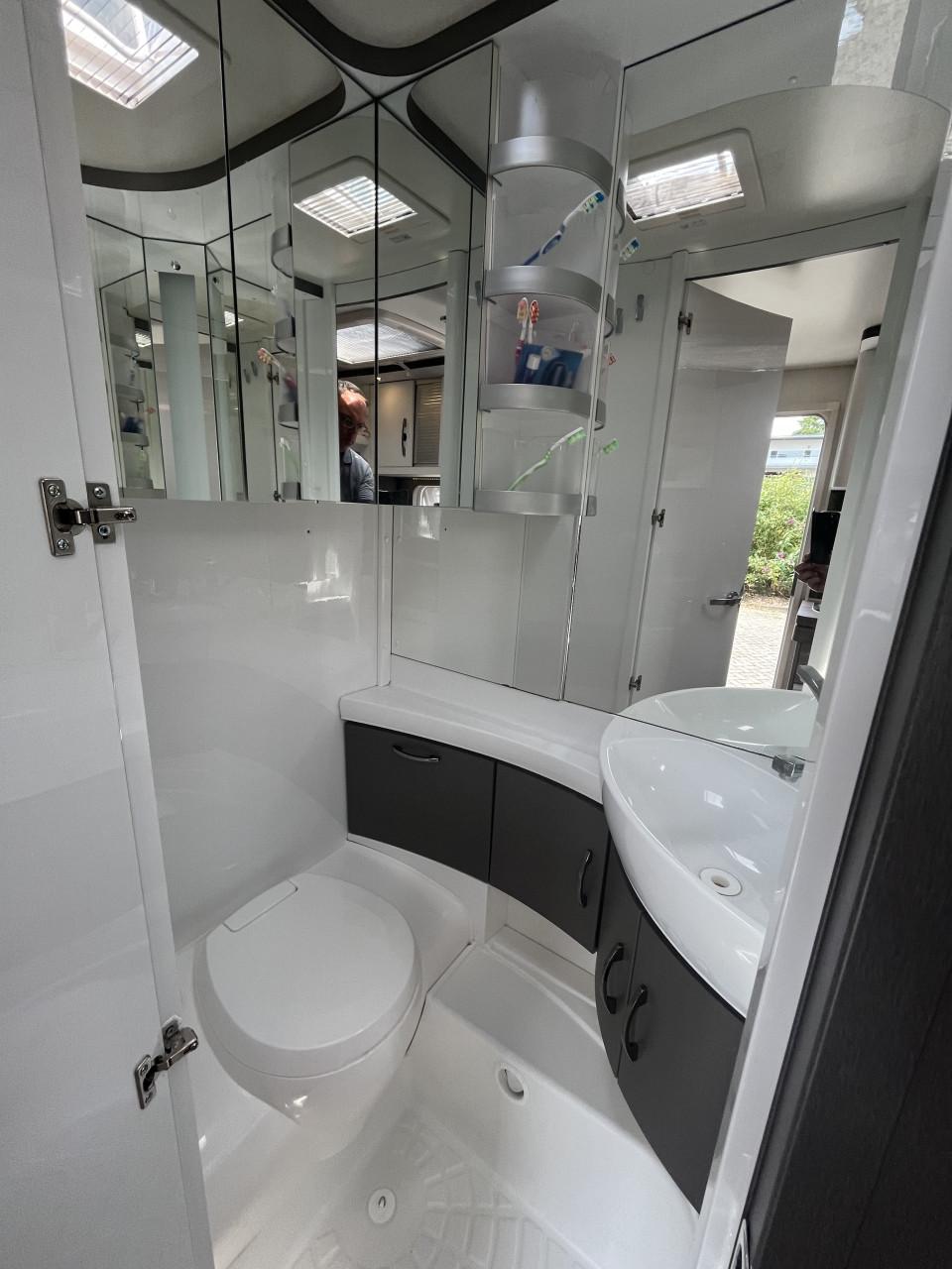 Hobby 490 KMF Excellent Edition 2022 – Zeer compleet – 5 slaapplaatsen