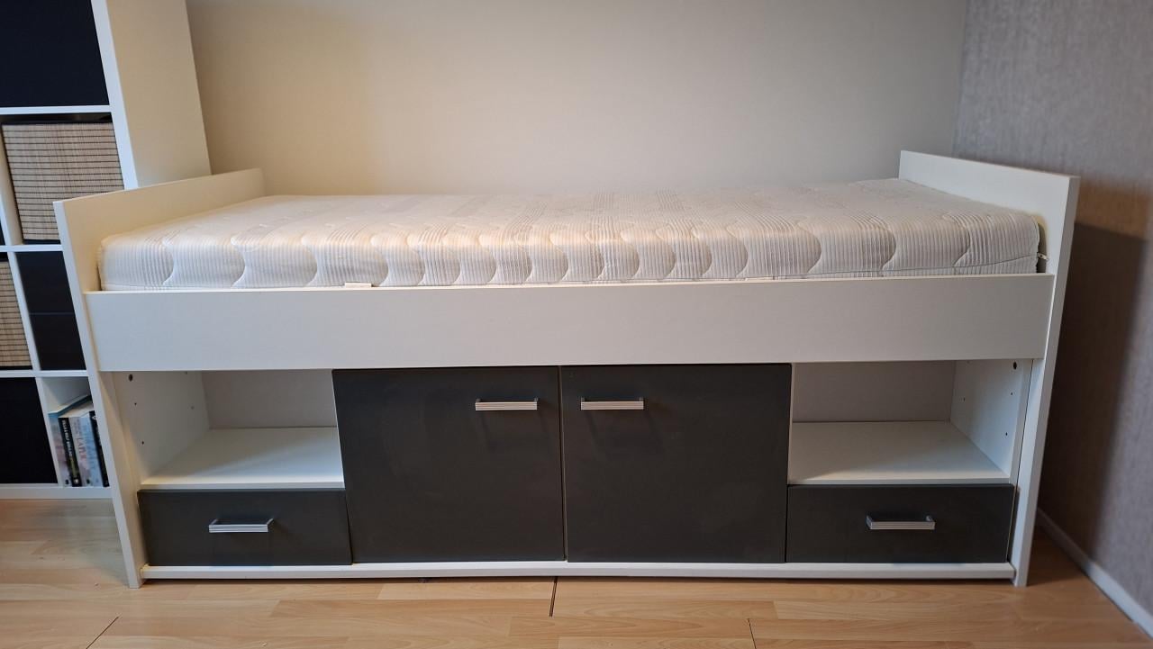 Eenpersoonsbed met opbergruimte