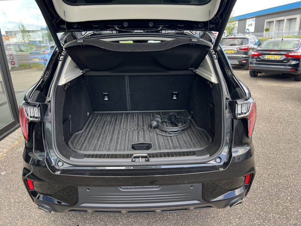 Lynk & Co 01 1.5 261pk phev plug in hybrid ,trekhaak , pano dak,car play