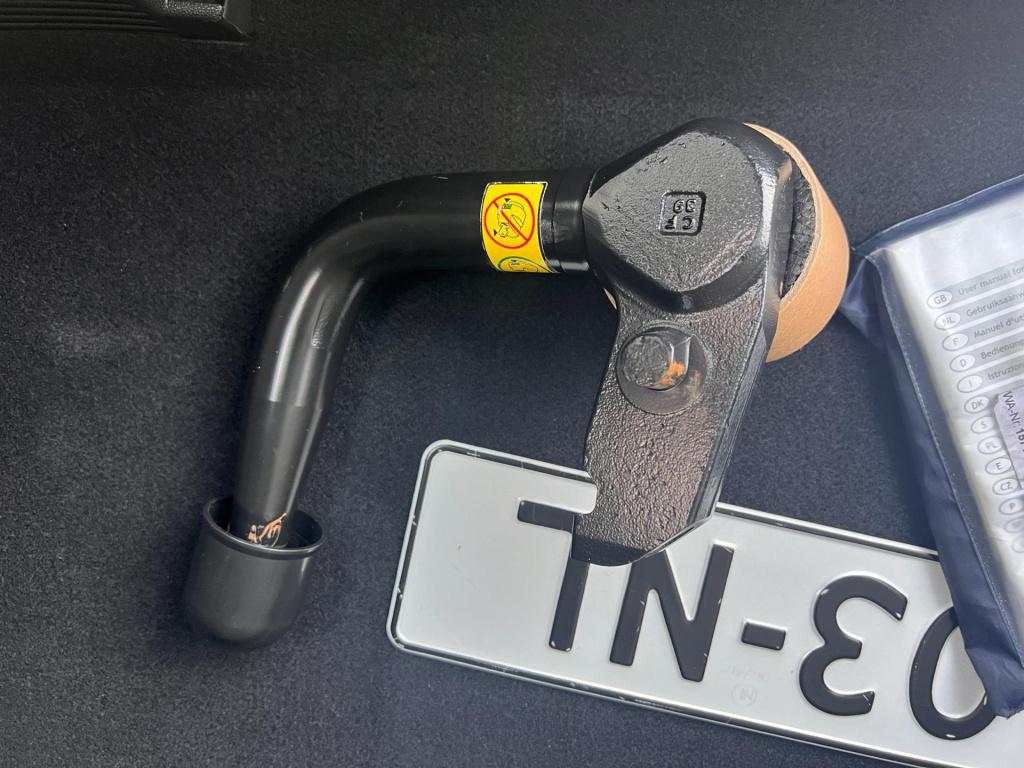 Opel Corsa 1.4 120 jaar edition, navi, afn. trekhaak, vele opties!