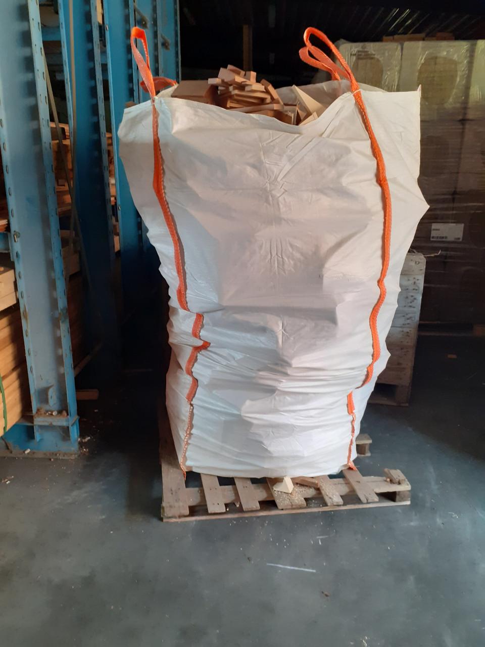Grote bigbag met droog kachelhout