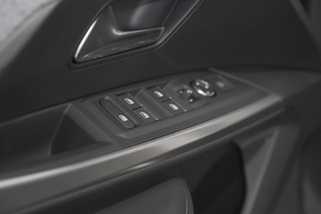 Peugeot 3008 hybrid 145 e-dcs6 gt | elektrische kofferklep | camera | adapt