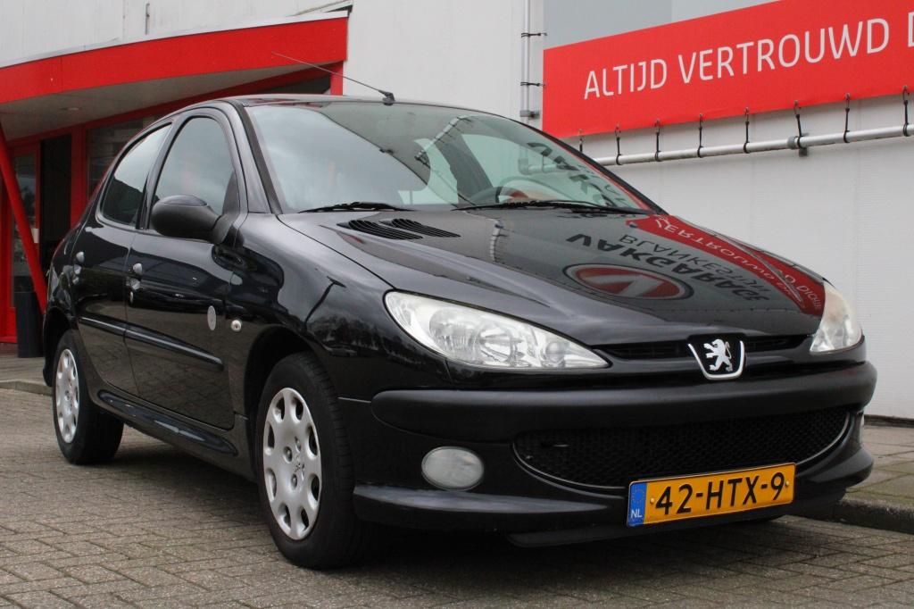 Peugeot 206 inclusief nieuwe apk, lees tek 1.4 génération