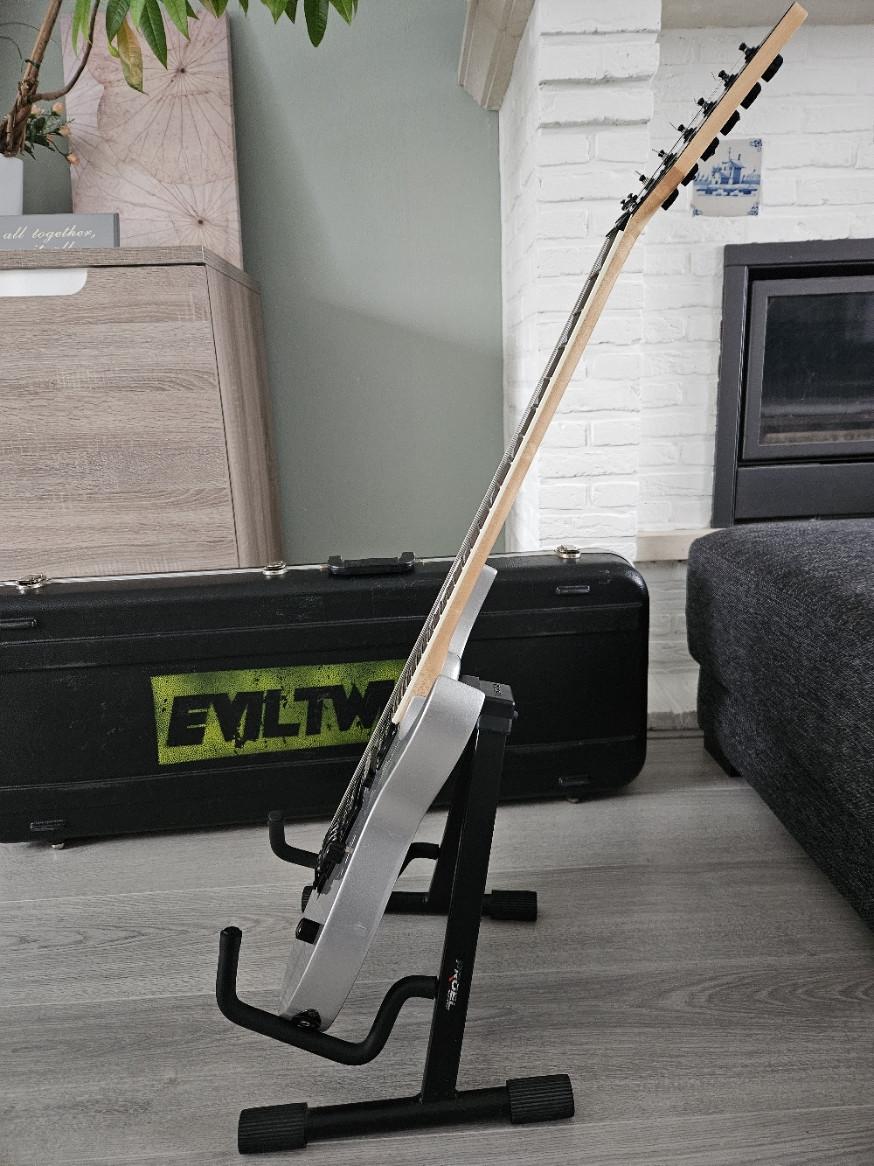 Ibanez RG 370 DX Met Versterker En Toebehoren Te Koop.