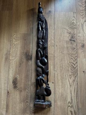 Hout gestoken beelden. Afrikaans en Maria beeld