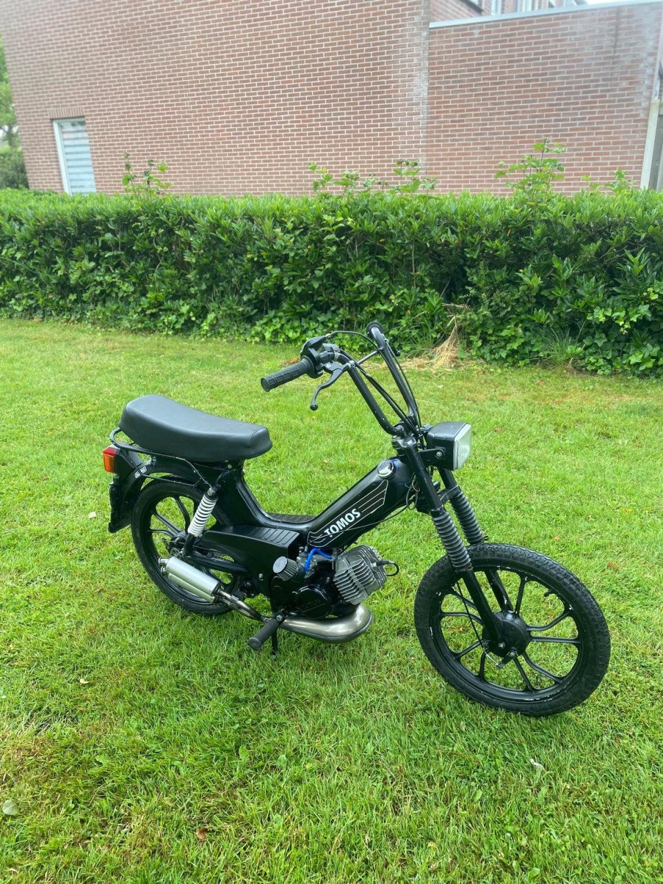 Tomos