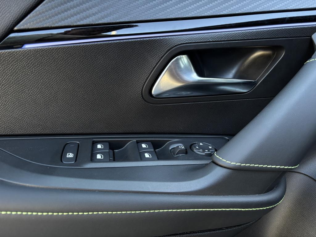 Peugeot 2008 gt automaat 1.2 hybrid 145